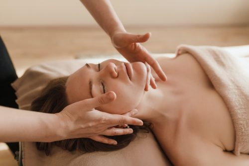 massage visage anti-âge et relaxant
